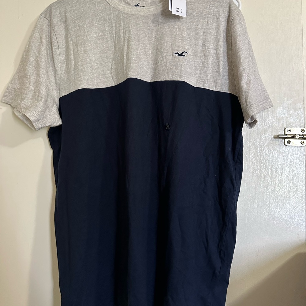 Hollister Men's Gray and Black Short Sleeve Tee size L